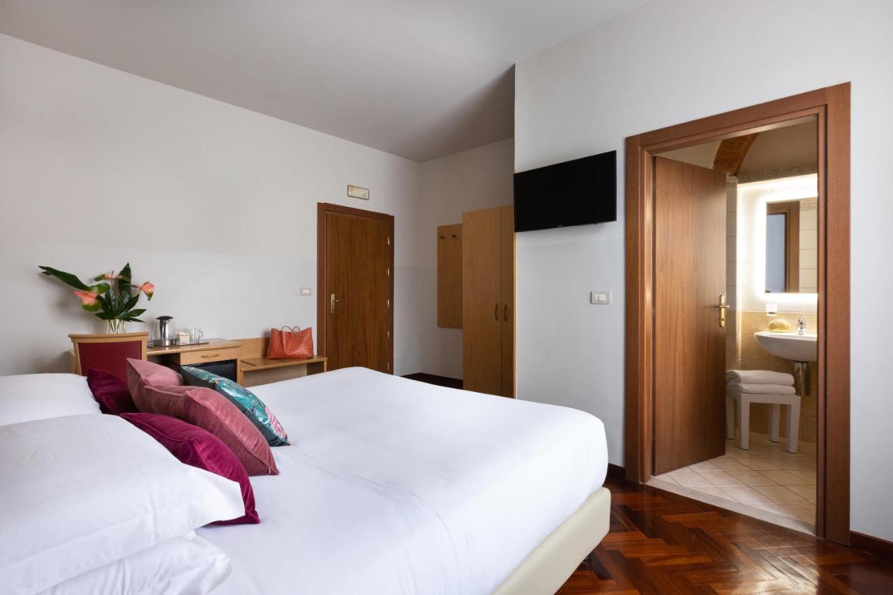Aramis Deluxe Rooms Florenz Exterior foto