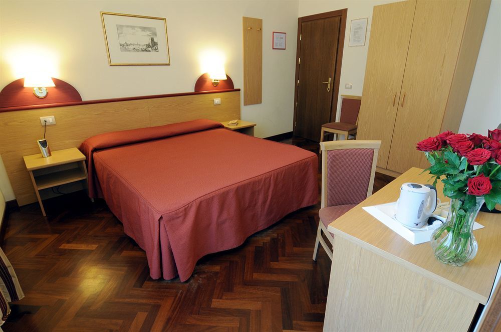 Aramis Deluxe Rooms Florenz Exterior foto